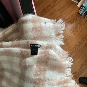 Steve Madden thick scarf